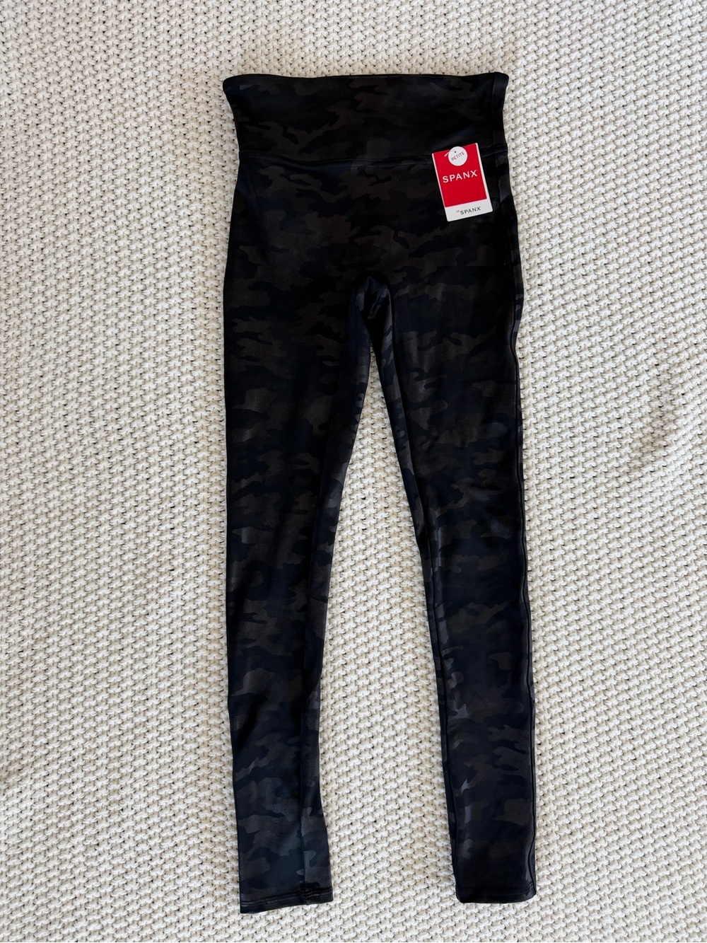 Spanx Matte Black Camo Xs Petite Leggings NWT Compression - Picture 4 of 5